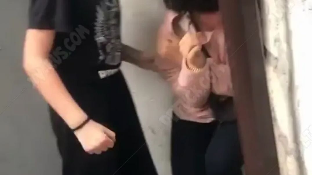 Беспризорники сбежав из детдома напали на местных детей и жестко избили снимая на камеру